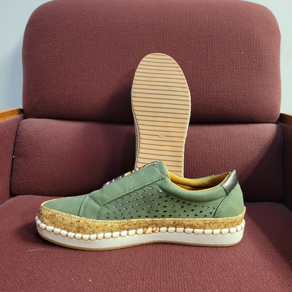 Slip on casual walking shoe - Picture 4 of 4